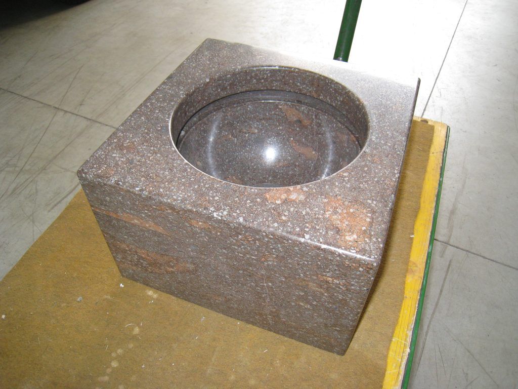 Brunnen - Porphyr Brown 2